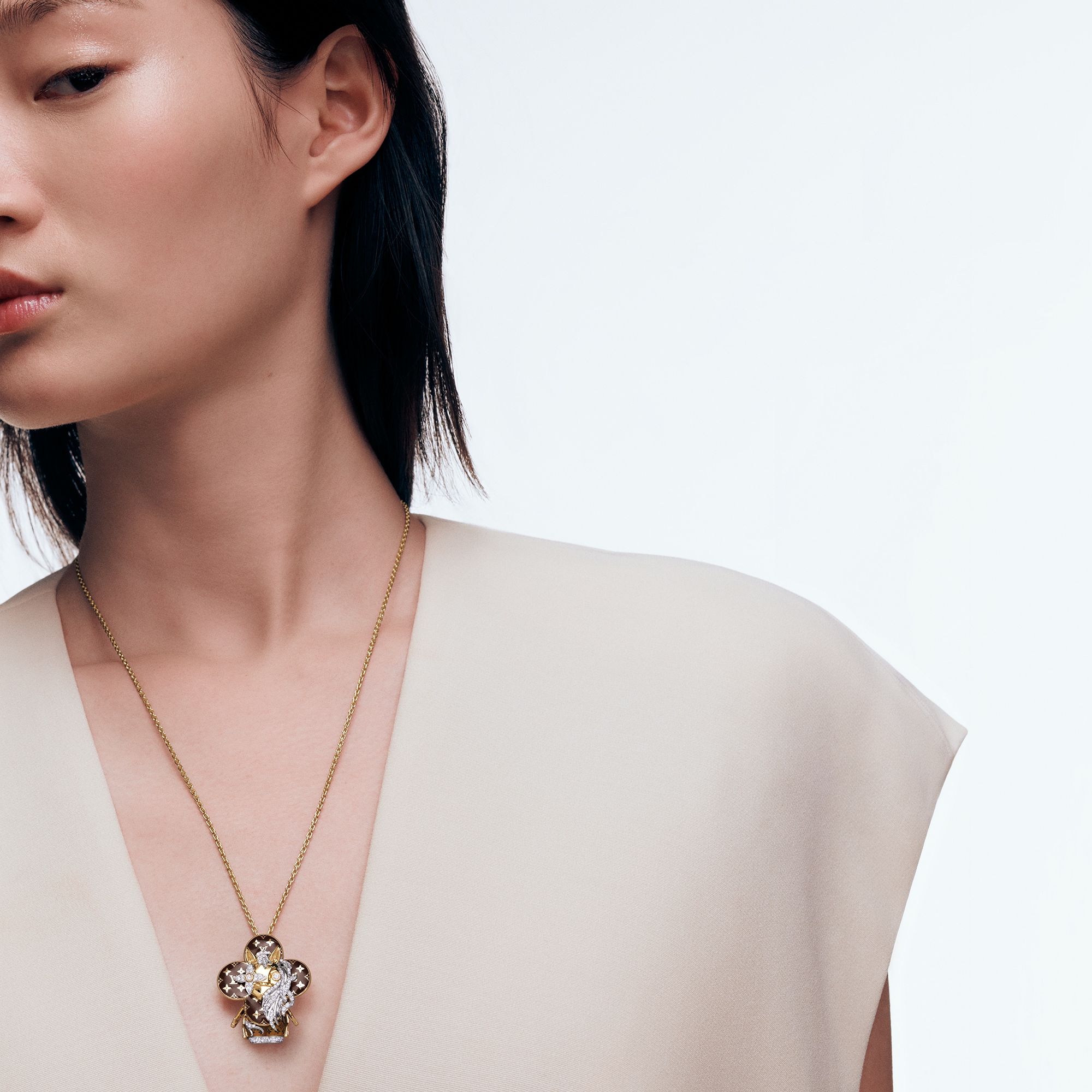 Vivienne Horse Pendant, Yellow Gold, White Gold, Lacquer & Diamonds  in Les Extraordinaires