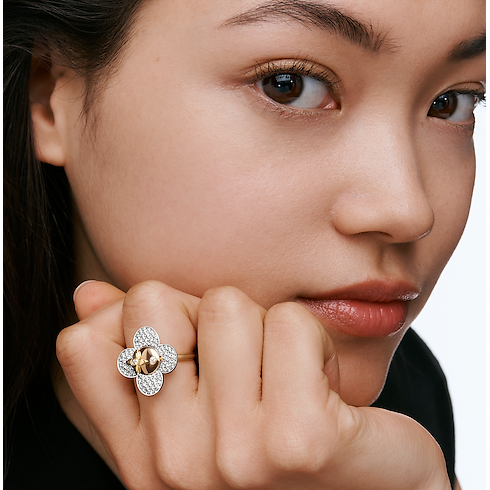 Vivienne Ring, 3 Golds and Diamonds in Jewellery's Categories Rings collections by Louis Vuitton (Product zoom)