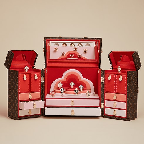 Vivienne Royal Pendant, Yellow Gold, White Gold, Lacquer & Diamonds in Jewellery's Categories All Fine Jewellery collections by Louis Vuitton (Product zoom)