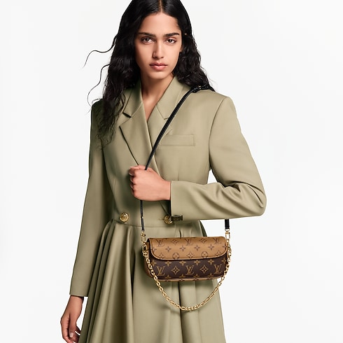 Wallet On Chain Ivy Monogram Reverse in Women's Wallets and Small Leather Goods Wallets on Chain and Micro Bags collections by Louis Vuitton (Product zoom)